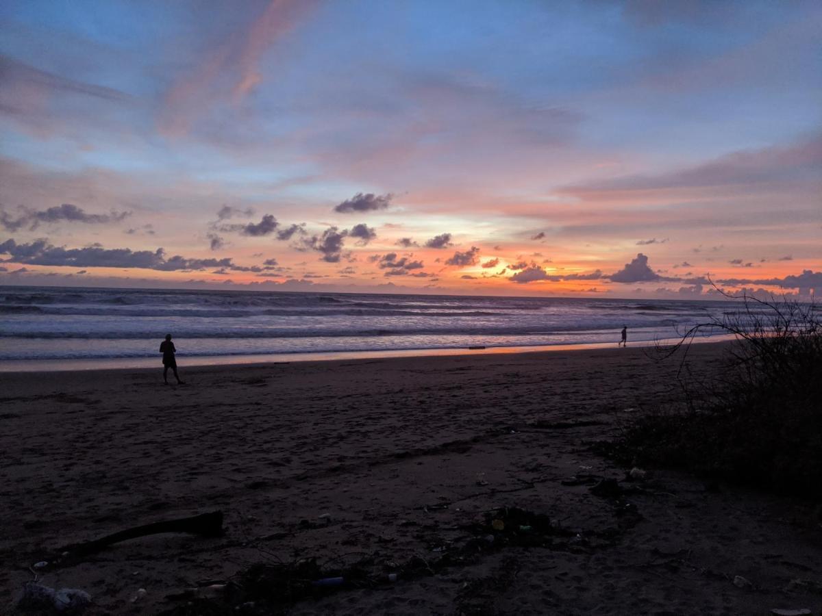 جوكارنا Surya Beach Cafe And Stay المظهر الخارجي الصورة