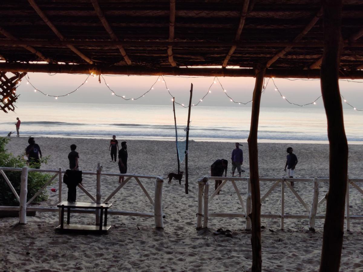 جوكارنا Surya Beach Cafe And Stay المظهر الخارجي الصورة