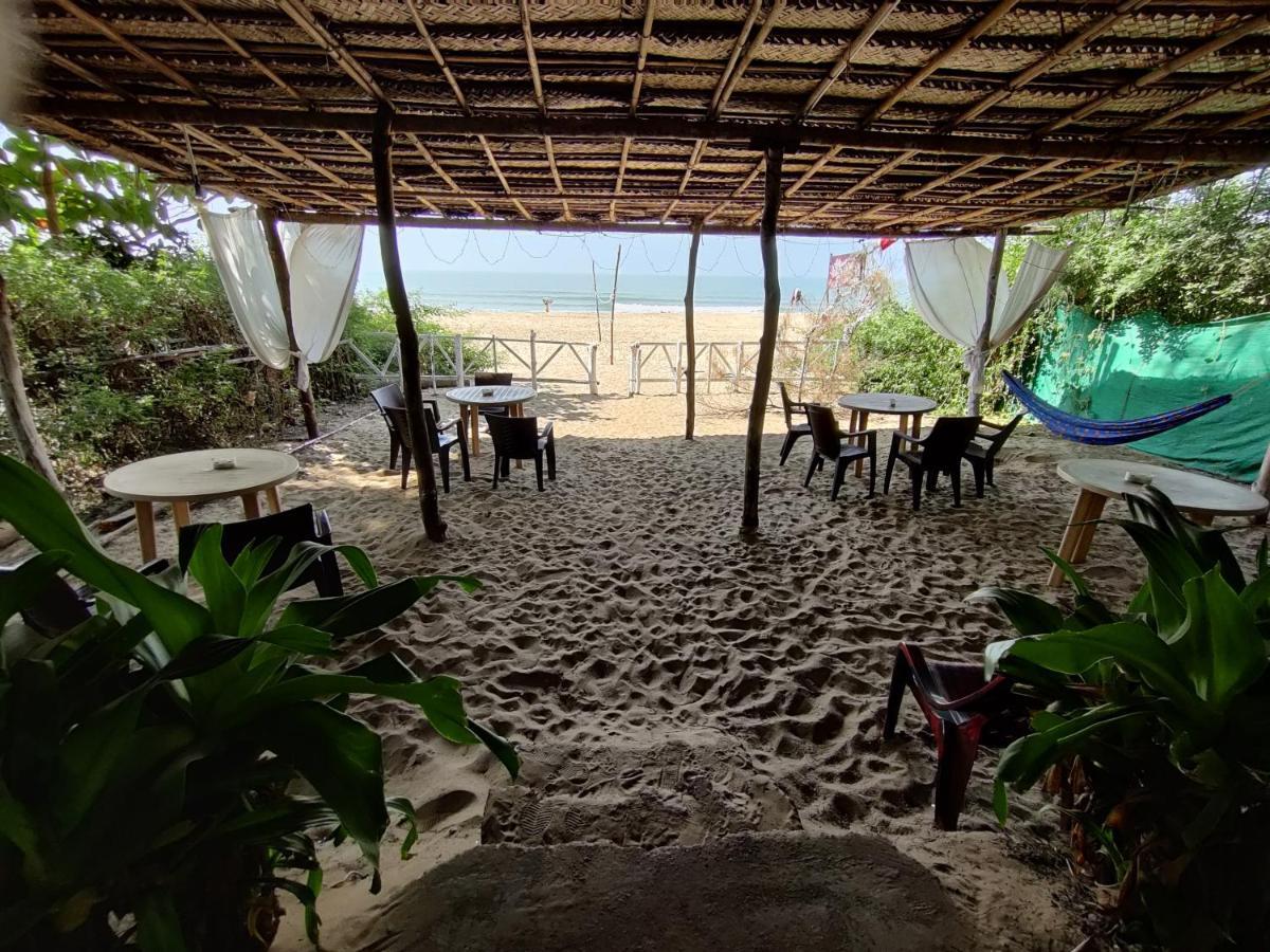 جوكارنا Surya Beach Cafe And Stay المظهر الخارجي الصورة