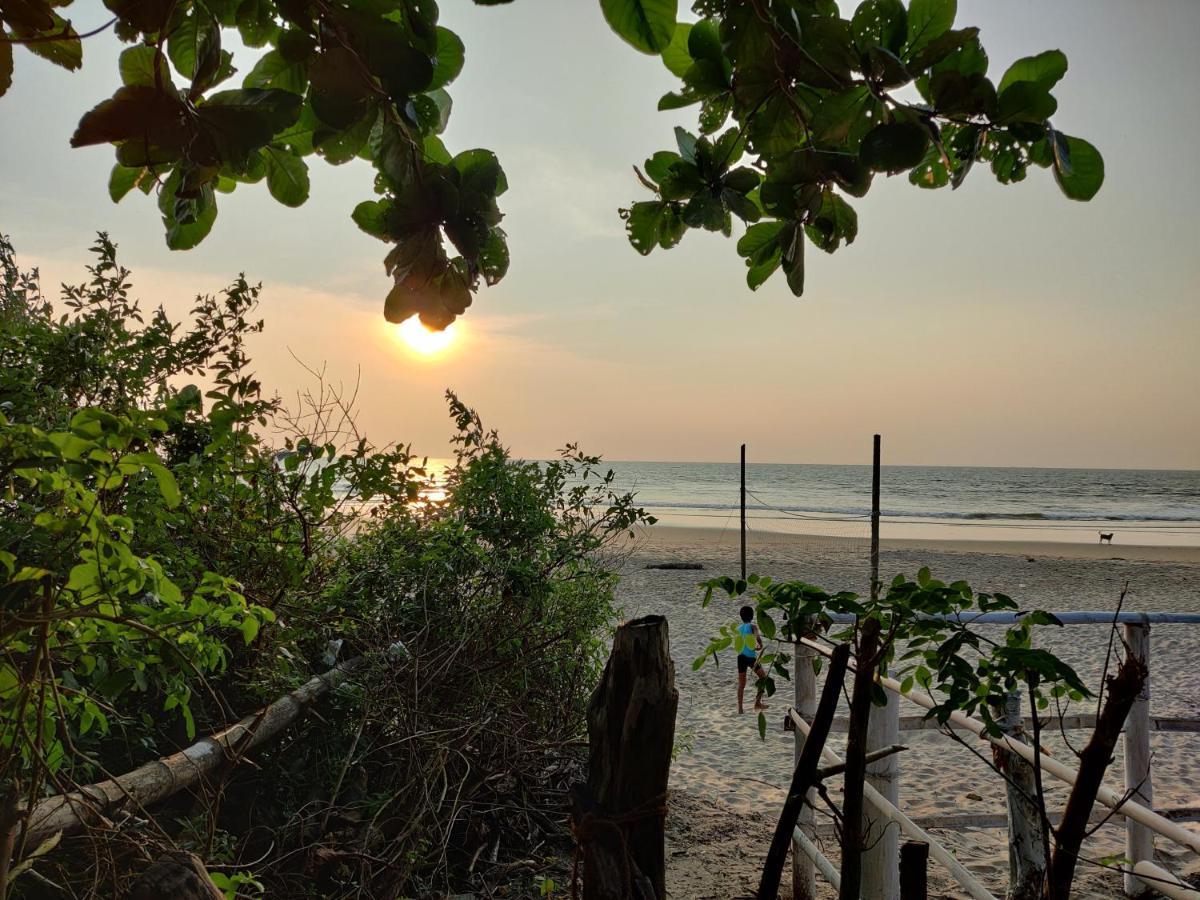 جوكارنا Surya Beach Cafe And Stay المظهر الخارجي الصورة