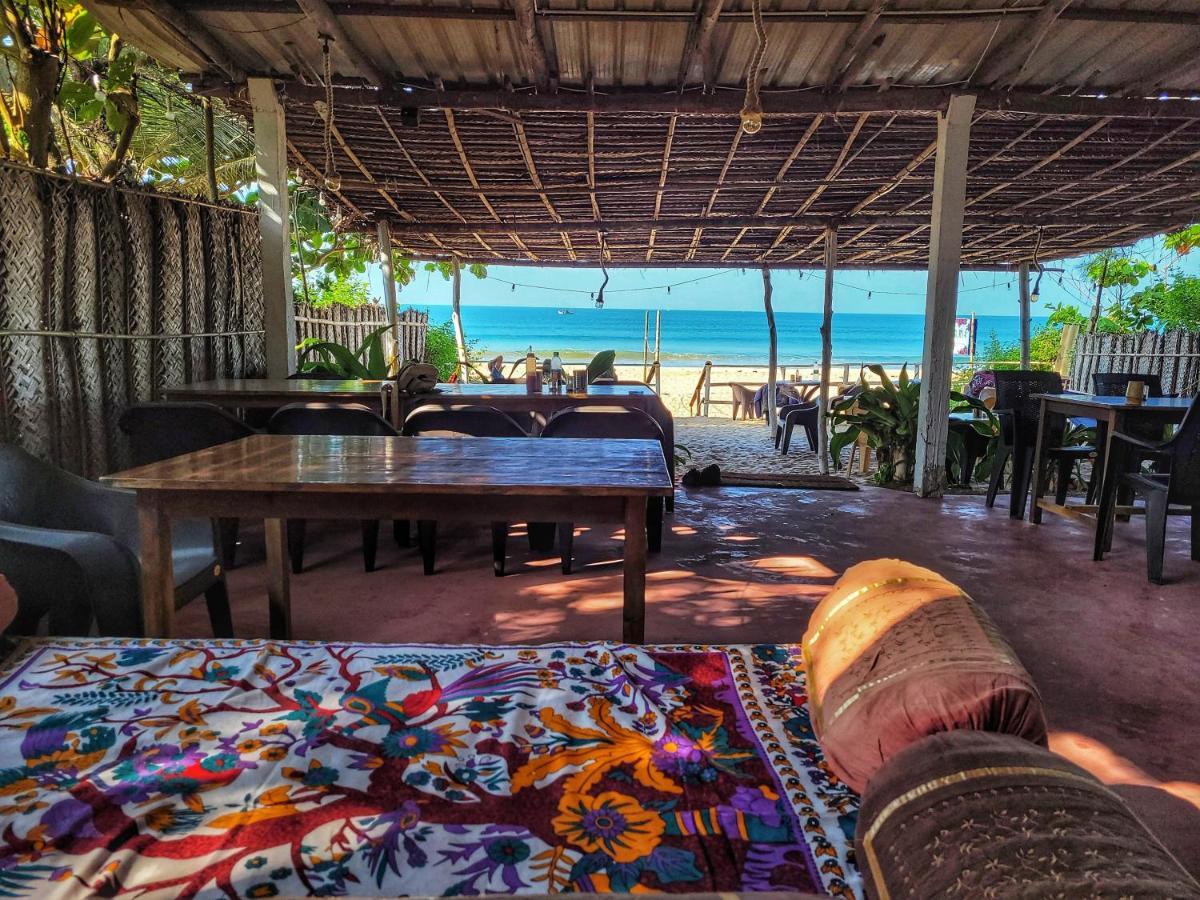 جوكارنا Surya Beach Cafe And Stay المظهر الخارجي الصورة